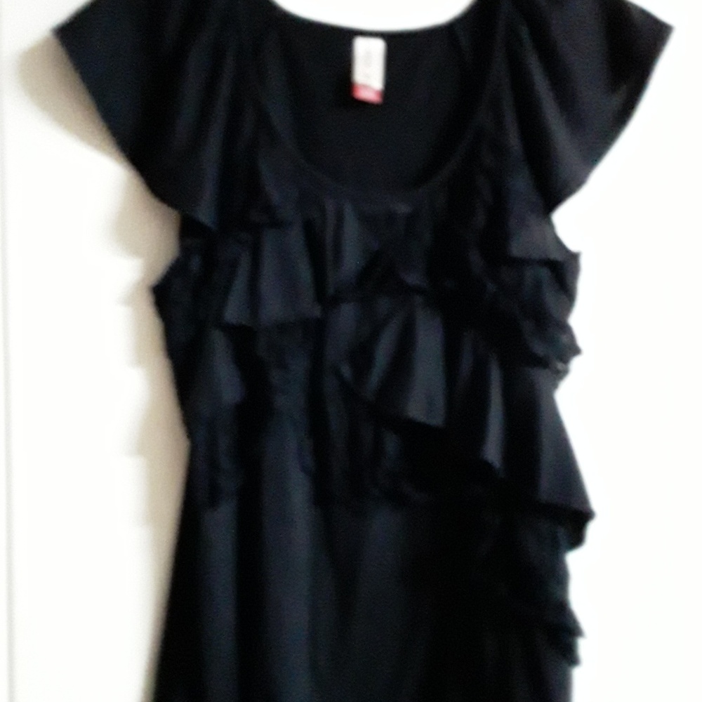 A sleeveless black top